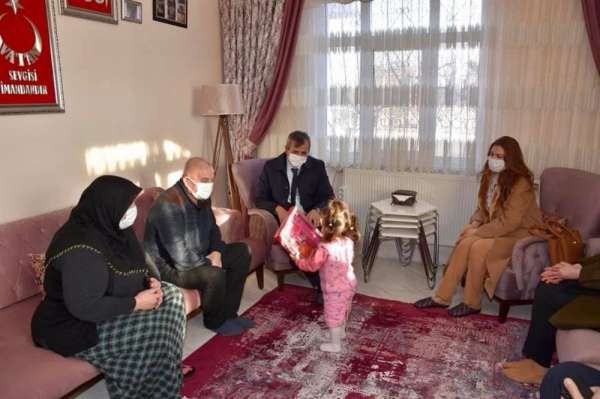 Vali Sezer'den şehit ailesine ziyaret