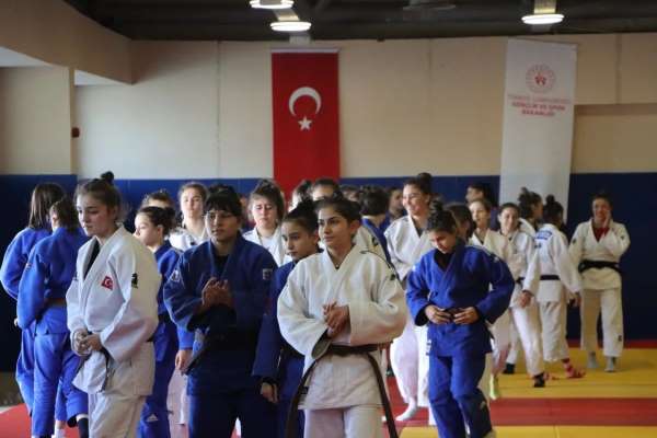 Ümit Milli Kadın Judo Takımı, Burdur'da kampa girdi