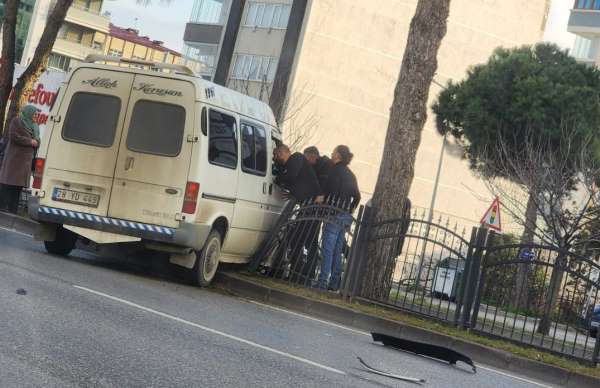 Samsun'da minibüs refüjdeki korkuluklara çarptı: 1 yaralı