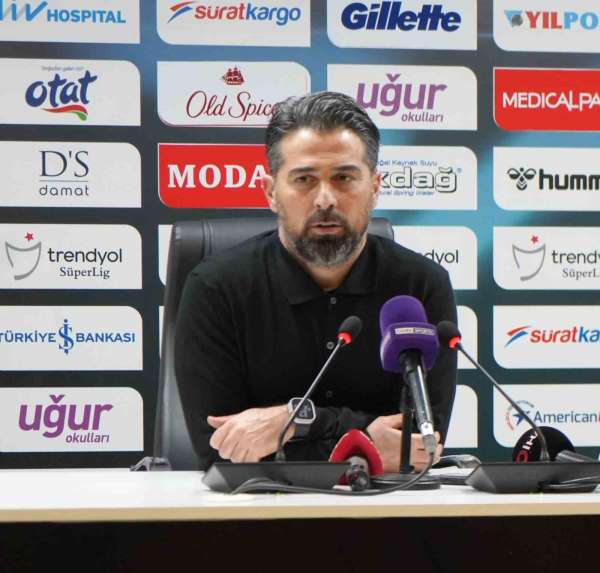 İlhan Palut: 'Son haftalarda rakibi kutlamaya alıştık'