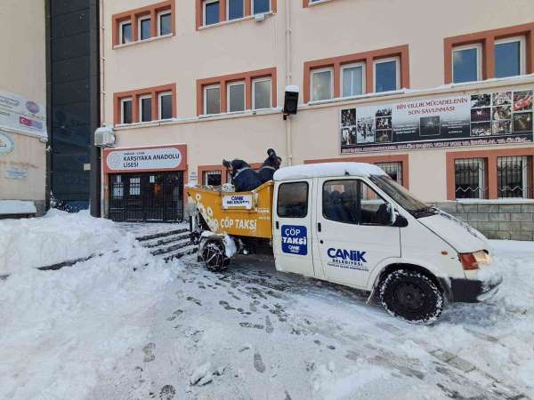 Canik'te ekipler, MSÜ sınavı için karla mücadeleyi hızlandırdı