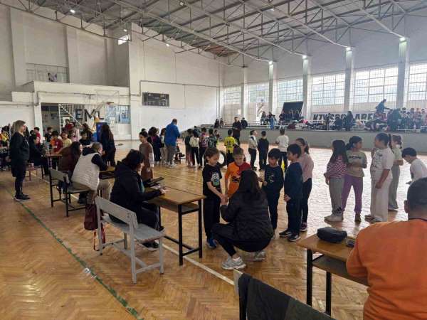 Aliağa'da bin 120 öğrenci sportif yetenek yaramasından geçti