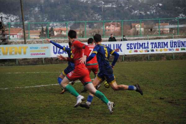Çaycumaspor- Çaydeğirmeni Belediyespor karşılasmasında 2-1'lik üstünlüğü ile kazandı