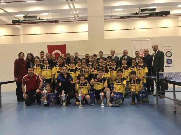 'Hayata Renk Verelim' projesinde başarı gösteren sporculara ödülleri verildi