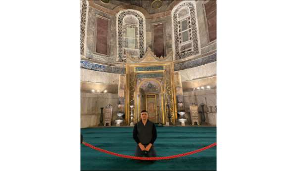 Boksör Muammer Hukic, Ramazan Ayı'nın ilk günü Ayasofya'da namaz kıldı