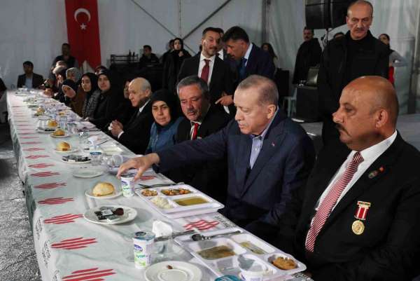 Cumhurbaşkanı Erdoğan: 'Türkiye'yi terörle dize getirme, Türk siyasetini marjinal yapılar eliyle dizayn etme g