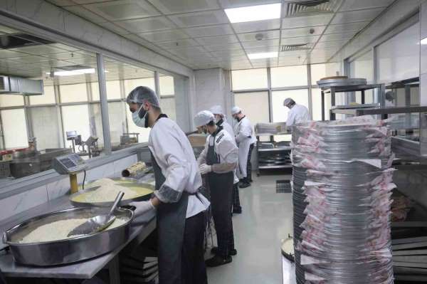Ramazan Bayramına sayılı günler kala Diyarbakır'da tatlı telaşı