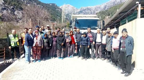 Büyükşehir'den üreticilere ipekböceği besleme tablası desteği