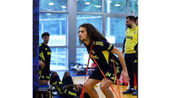 Fenerbahçe, günü çift antrenmanla tamamladı