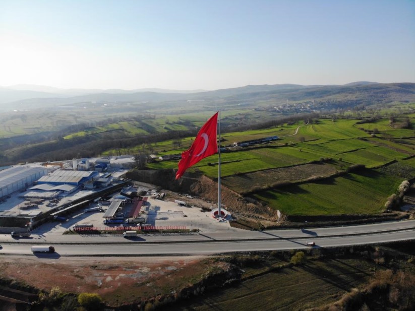 Türkiye'nin en büyük bayrağı Samsun'da dalgalanıyor