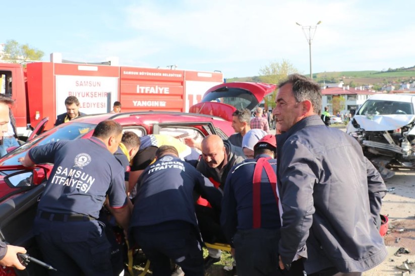 Samsun'da trafik kazası: 3'ü çocuk 8 yaralı