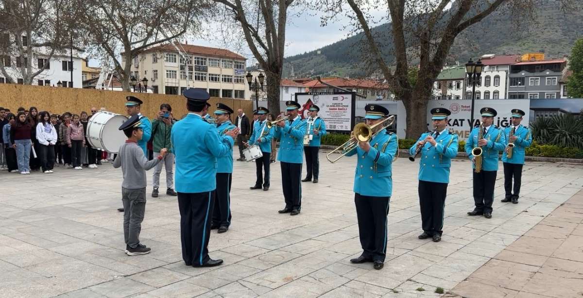 Küçük Eymen'den 23 Nisan'da gururlandıran performans