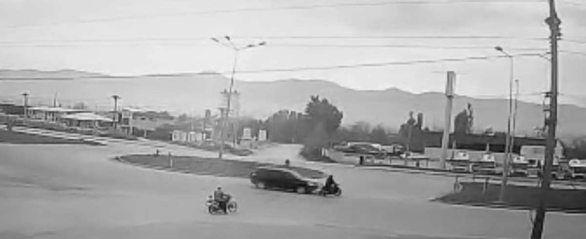 Tokat'ta kavşakta bekleyip yola çıkan sürücüye otomobil çarptı