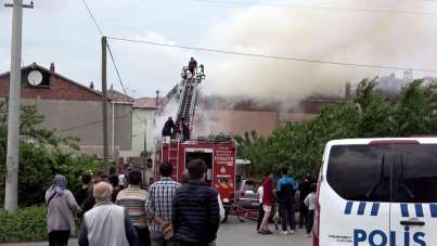 Bafra'da çatı katı yangını