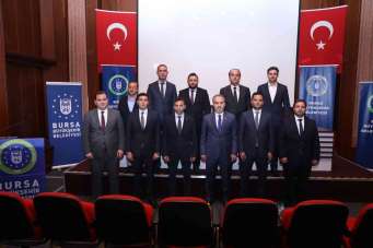 Bursa Büyükşehir Belediyespor Kulübü'nde Gökhan Dinçer güven tazeledi