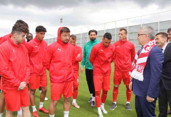 Vali Şimşek'ten Sivasspor'a final maçı öncesi moral ziyareti