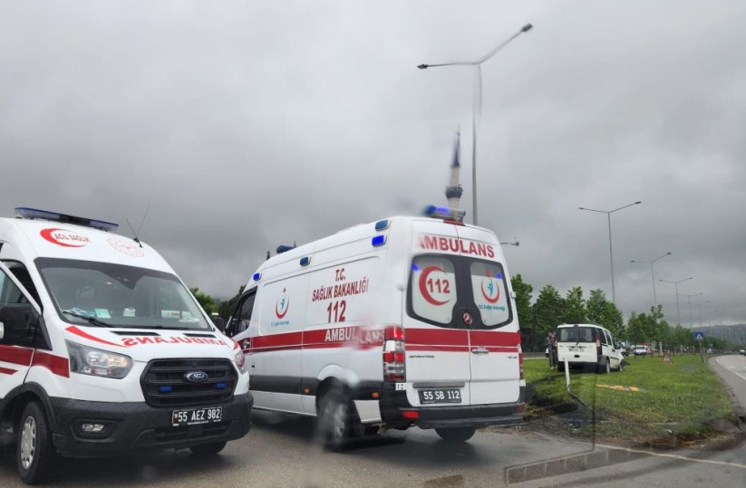 Samsun'da otomobile ile hafif ticari araç çarpıştı: 3 yaralı