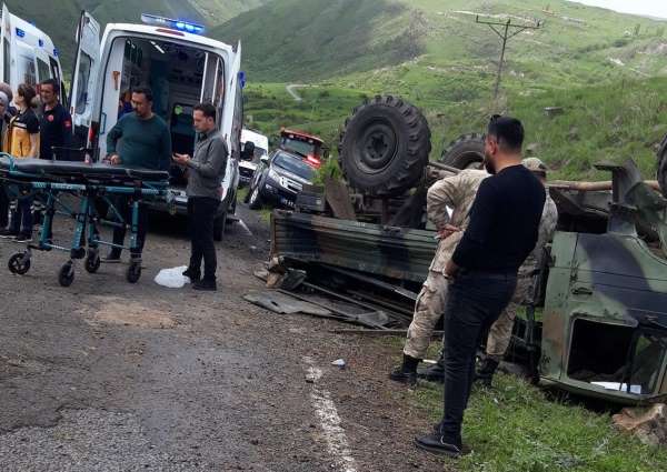 Çıldır'da askeri araç kaza yaptı