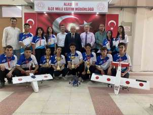 Alaşehir Anadolu İmam Hatip Lisesi'nden hava sporlarında büyük başarı