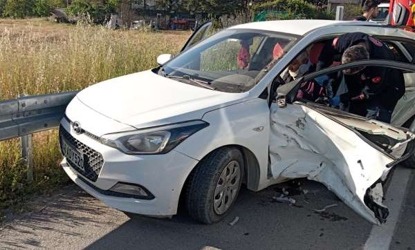 Malatya'da ışık ihlali nedeniyle meydana gelen kazada 3 kişi yaralandı