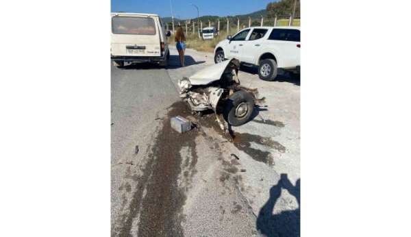 Muğla'daki kazada otomobil ikiye ayrıldı
