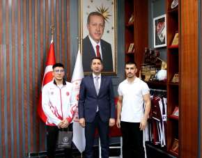 Omzundaki sakatlık yıldırmadı, Türkiye 3'sü oldu