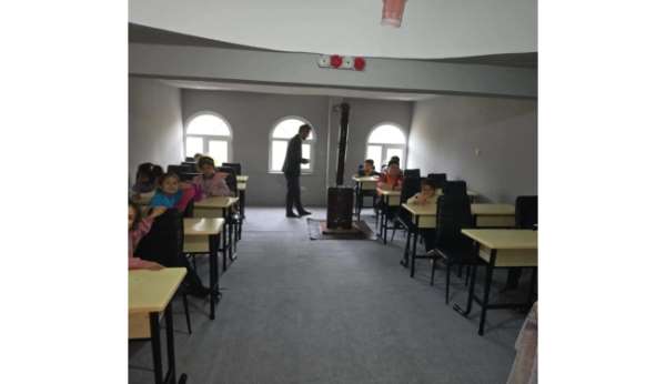 Ayancık'ta minik öğrencilere 'aile ve vefa' semineri