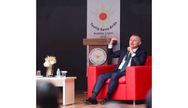 Liseli öğrenciler sordu Başkan Büyükakın cevapladı