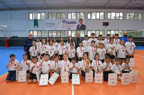 Osmangazi Belediyespor'dan badmintonda tarihi başarı