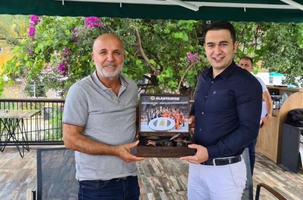 Alanyaspor'dan başsavcı Emre'ye veda kahvaltısı