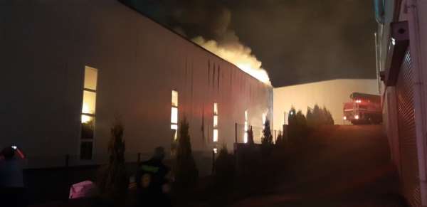 Kocaeli'de spor malzemeleri üreten fabrikada yangın 