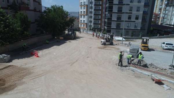 Şehitler Mahallesi'nde Kilitli Parke Çalışmaları Sürüyor