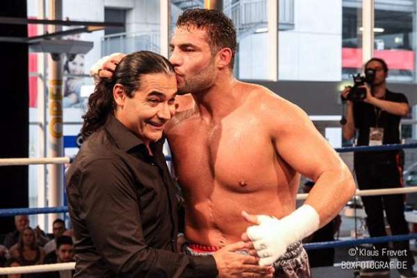 WBA Dünya şampiyonu Manuel Charr, Türk boks kulübü EC BOXING'e transfer oldu 