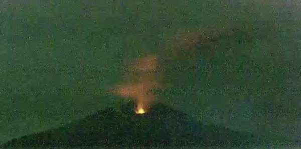 Japonya'daki Otake Yanardağı'nda patlama
