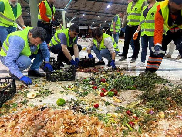 Başkan Fadıloğlu, sebze ve meyve atıklarını ayrıştırdı - Gaziantep haber