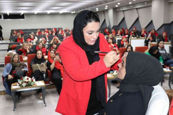 İranlı kadın kuaförlere uygulamalı eğitim - Van haber