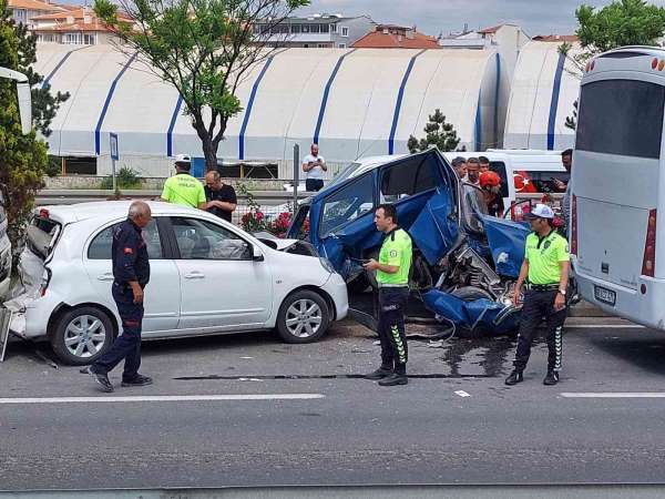 Kütahya'da zincirleme trafik kazası: 3 yaralı - Kütahya haber
