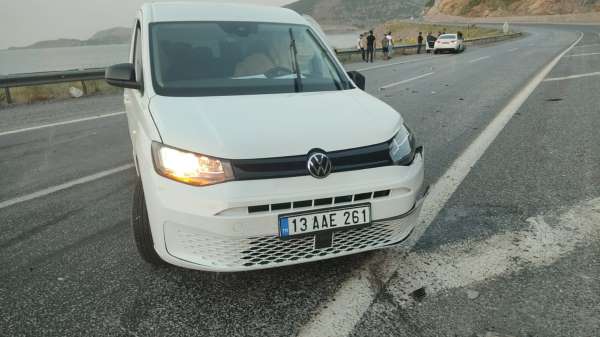 Tatvan'da trafik kazası: 3 yaralı - Bitlis haber