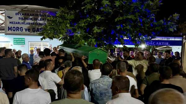 Batman'da trafik kazasında hayatını kaybedenlerden Fesih Barut Diyarbakır'da defnedildi