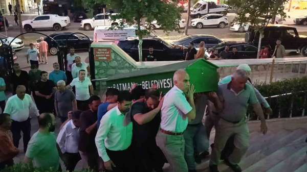 Batman'da trafik kazasında hayatını kaybedenlerden müze müdürü ve araç sürücüsü defnedildi