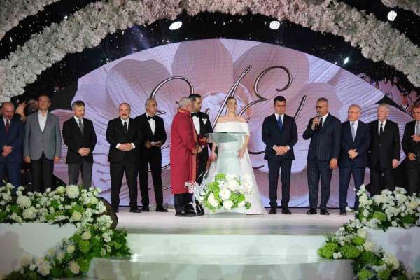 Çorum'daki düğün ünlüler geçidine sahne oldu