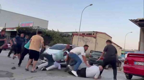 Kaza sonrası tekmeli, yumruklu kavga