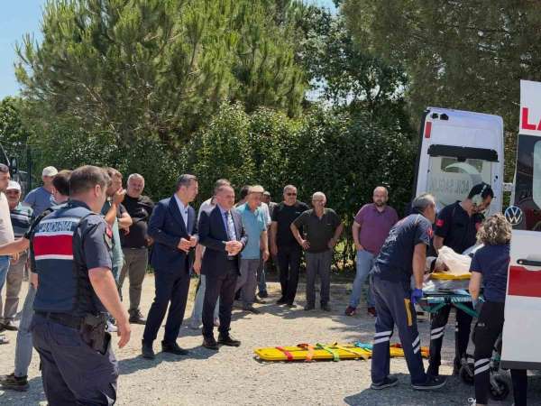 Alaçam'da traktör devrildi: Yaralı sürücü ambulans helikopterle sevk edildi