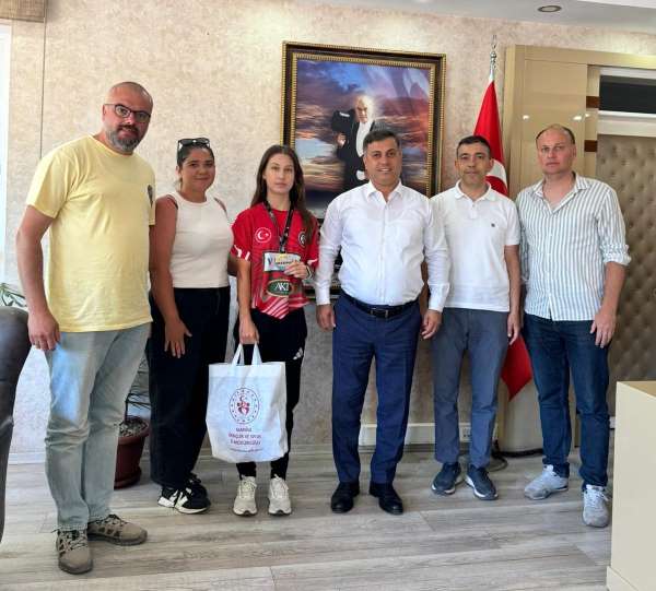 Balkan ikincisi milli sporcu Manisa'da da ödüllendirildi