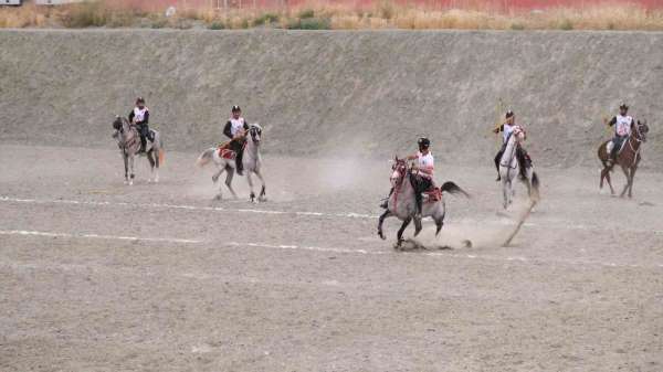 Erzincan'da Kulüpler İl Birinciliği Atlı Cirit müsabakaları tamamlandı