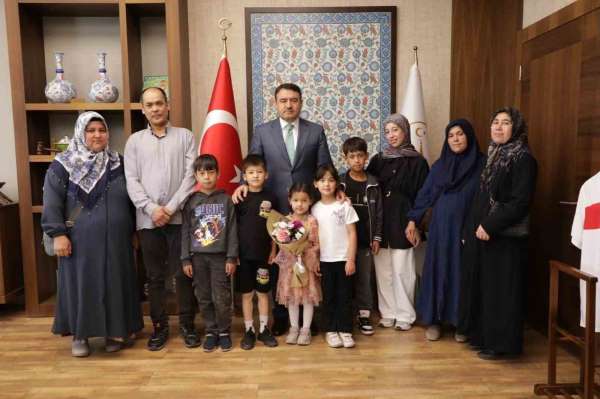 Kütahya'da Afgan kardeşlerin şehitlikteki vefa örneği takdirle karşılandı