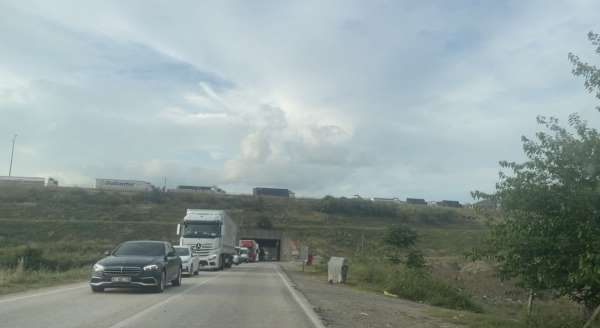 Osmaniye'de 6 ağır tonajlı aracın karıştığı kazada 2 kişi yaralandı