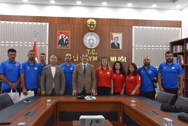 Salihli Kaymakamı Güldoğan antrenörleri makamında ağırladı