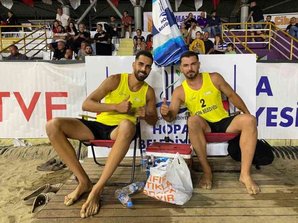 Artvin'de uluslararası plaj voleybol turnuvası devam ediyor