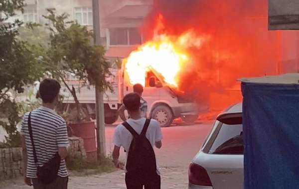 Ordu'da park halindeki kamyonette yangın